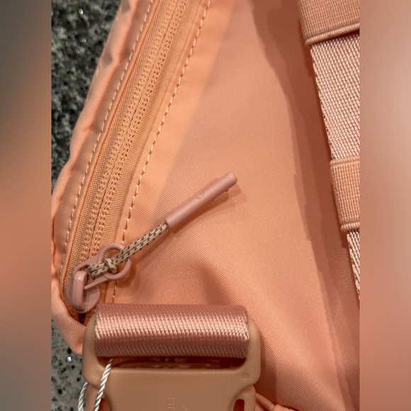 LuLuLemon Athleta Belt Bag 1L Deco Pink - Picture 13 of 13